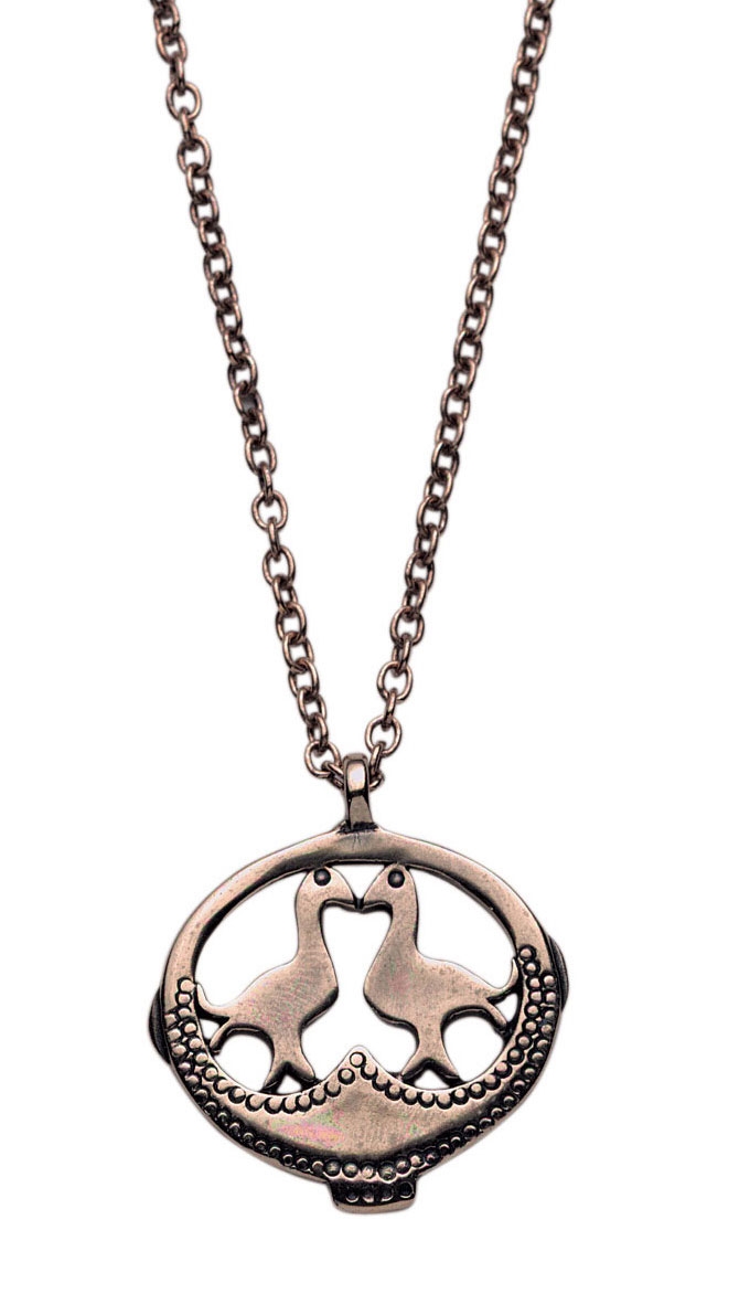 Stearinlys Kantine Tyggegummi Vikinge Smykker - Ildstål formet amulet, symbol på kærlighedsgudinden Freja.